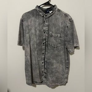 Short sleeve button up